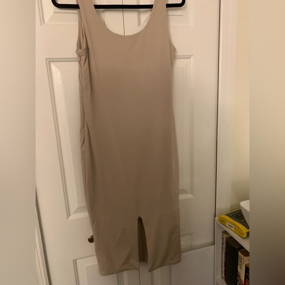 Soft and smooth BOA midi dress - Picture 4 of 8